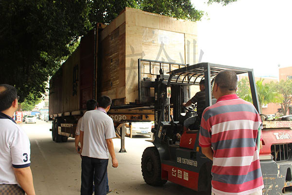 600KW上柴股份靜音柴油發(fā)電機組 出口非洲尼日利亞，裝車發(fā)貨